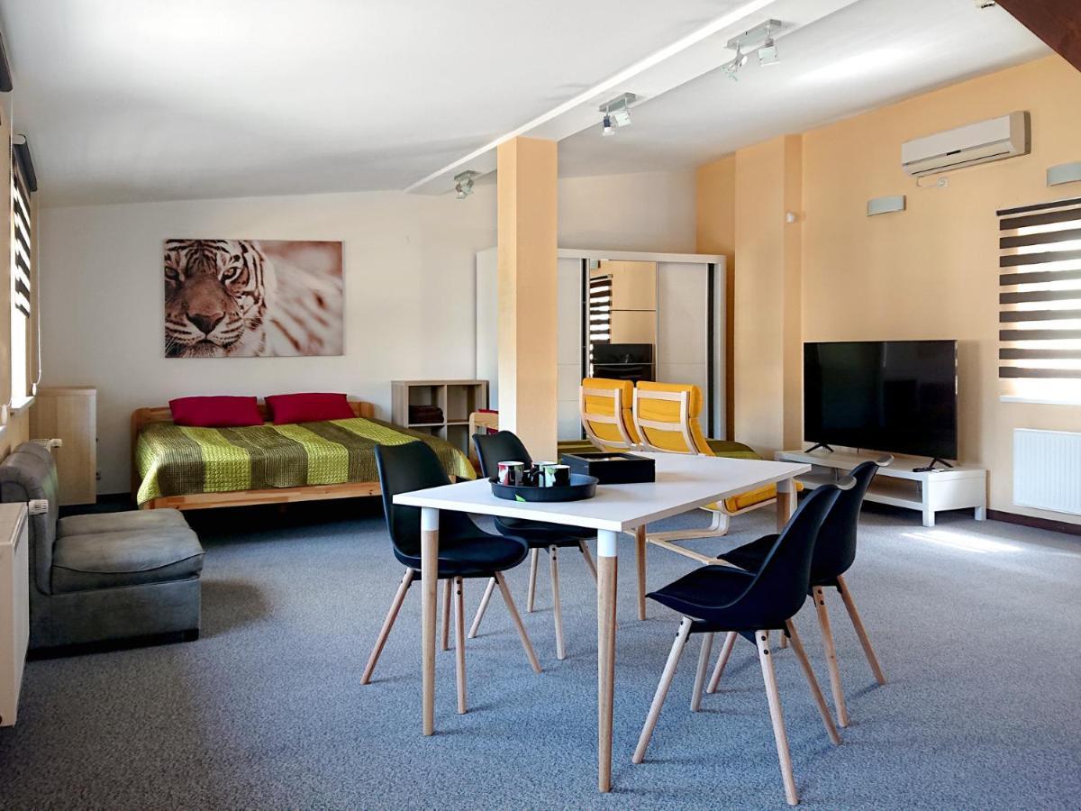 Riga City Center Quiet Apartment With Free Private Parking Dış mekan fotoğraf